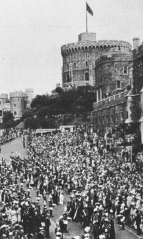 The crowds outside Windsor Castle